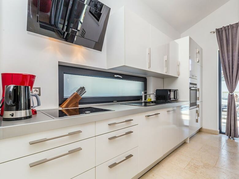 Wonderful Villa With Private Swimming Pool And Great Terrace !