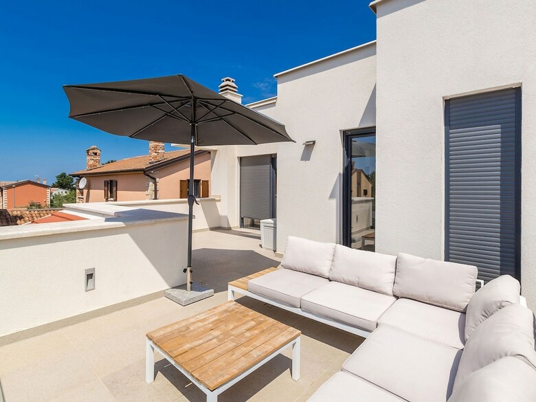 Wonderful Villa With Private Swimming Pool And Great Terrace !