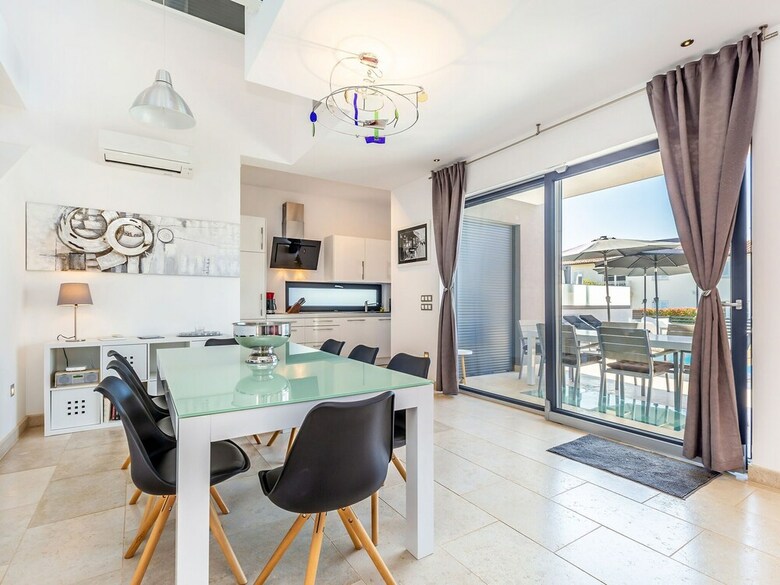 Wonderful Villa With Private Swimming Pool And Great Terrace !