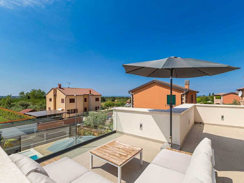 Wonderful Villa With Private Swimming Pool And Great Terrace !