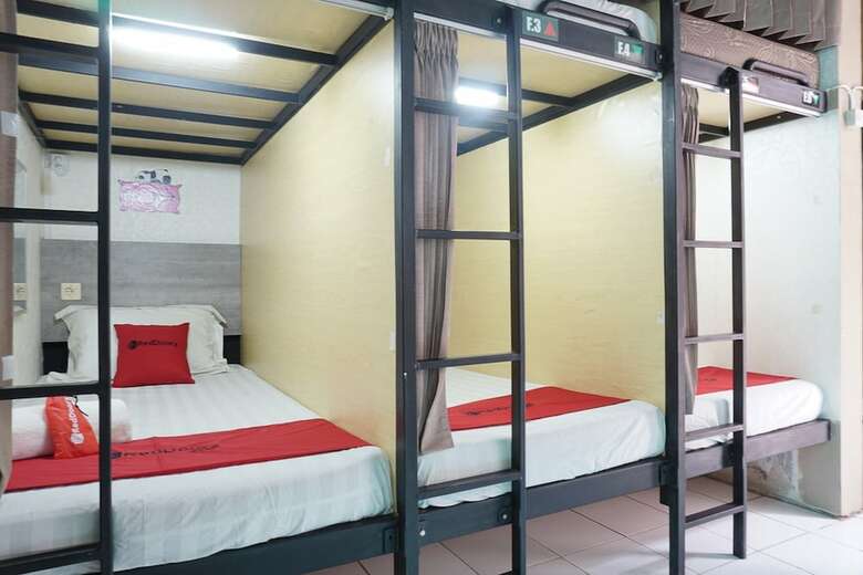 Hotel Reddoorz Hostel @ Borobudur Street
