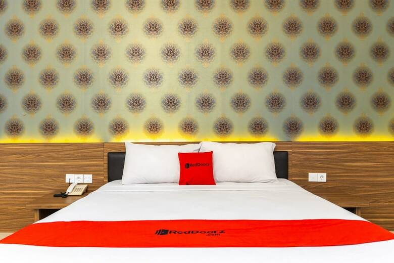 Reddoorz Plus @ Celebes Indah Hotel