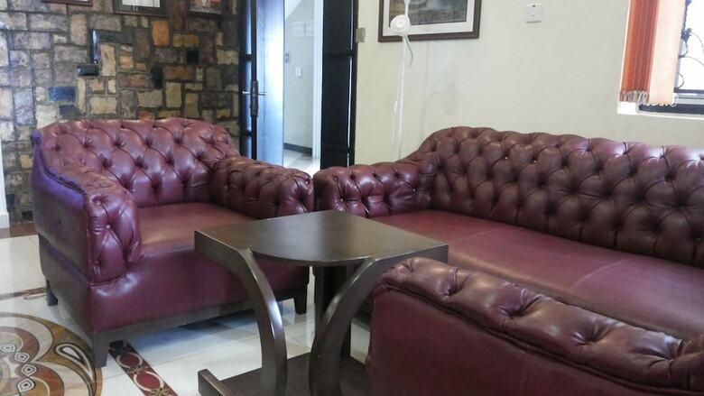 Hotel Pent House Inn Namugongo