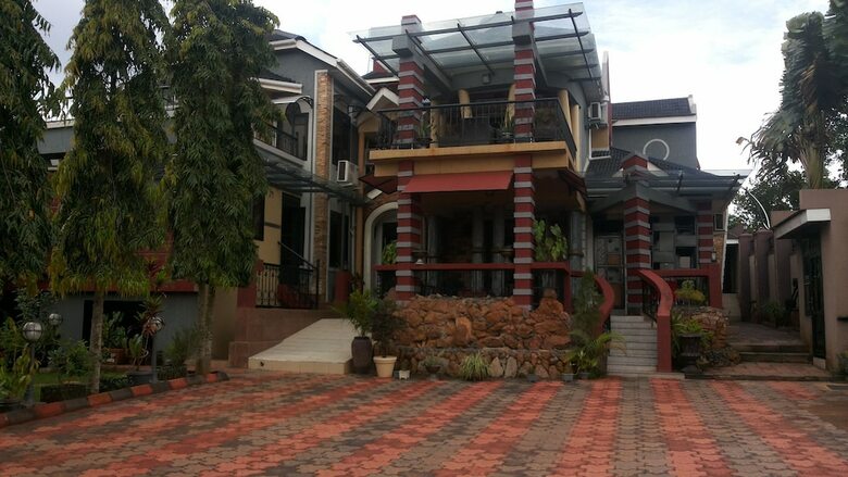 Hotel Pent House Inn Namugongo
