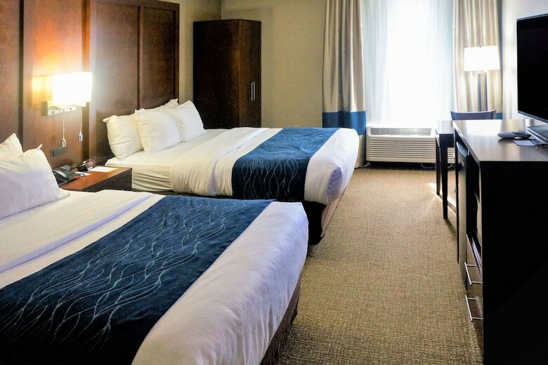 Hotel Comfort Inn & Suites