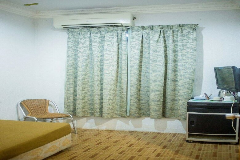 Oyo 89940 Menara One Hotel