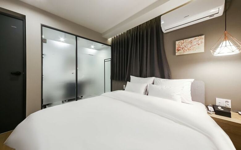 Gray 194 Hotel