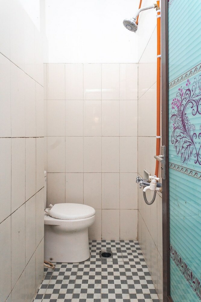 Hostal Oyo 681 Wisma Family Raya