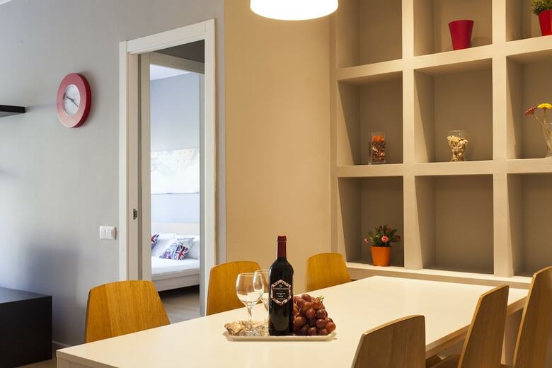 Ab Gaud� Avenue Apartment