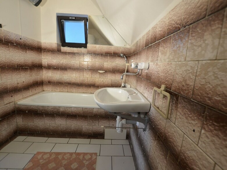 Welcoming Holiday Home With Private Garden, Heating, Parking