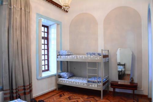 Hostal Flora Hostel