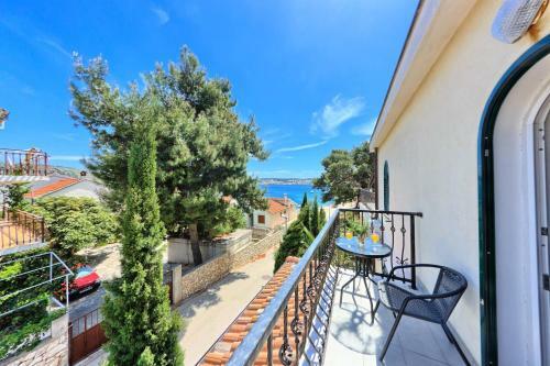 Apartments & Rooms Ruzmarin