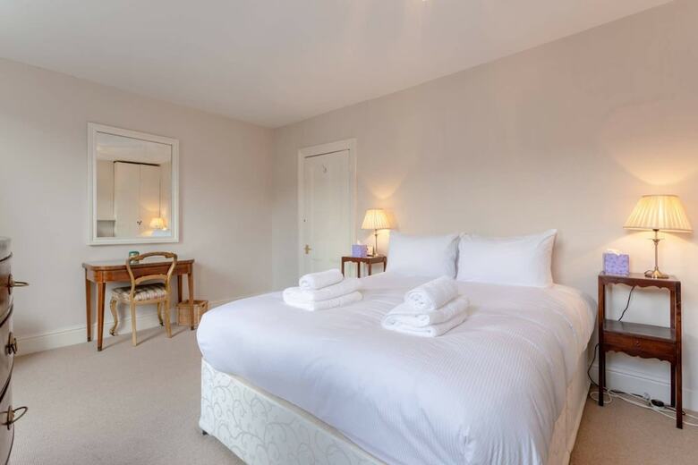 Charming Two Bedroom Home In West London