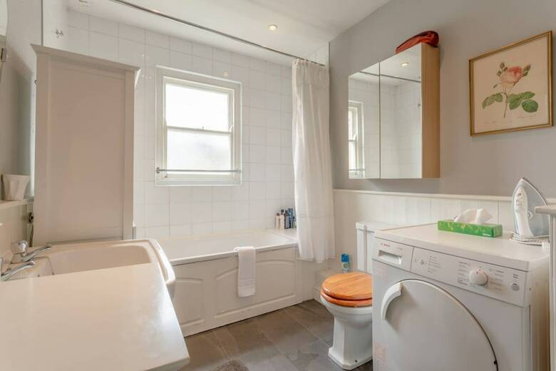 Charming Two Bedroom Home In West London