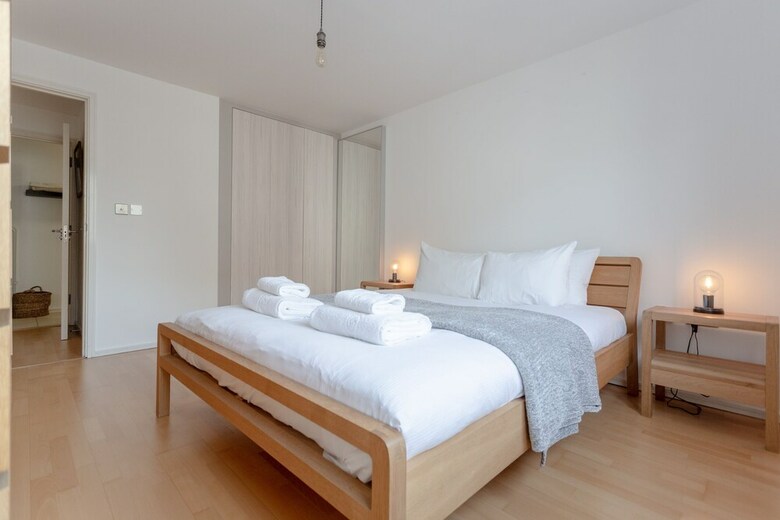 Spacious 2 Bedroom Canal Side Apartment With Balcony