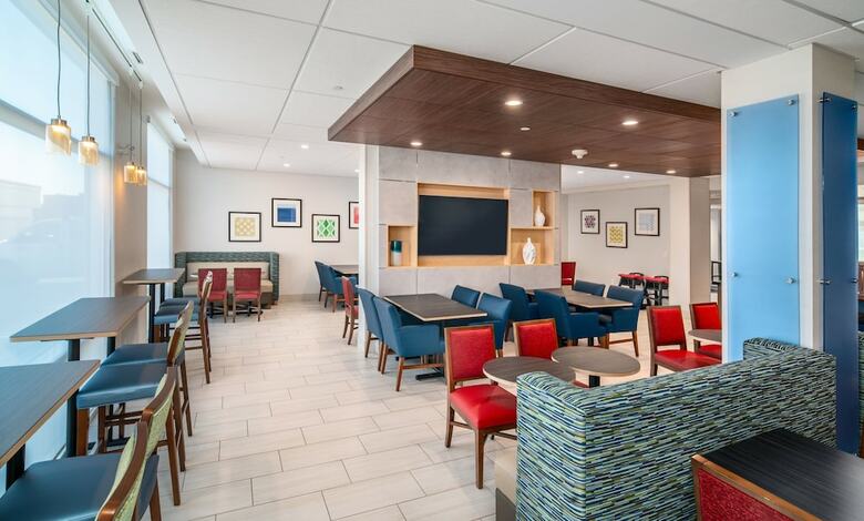 Hotel Holiday Inn Express & Suites Brandon