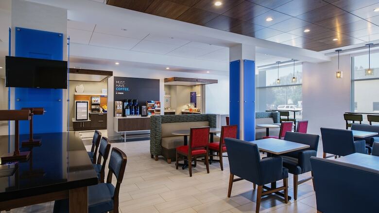 Hotel Holiday Inn Express & Suites Brandon