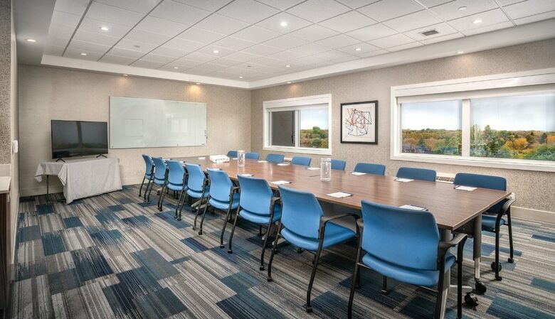 Hotel Holiday Inn Express & Suites Brandon