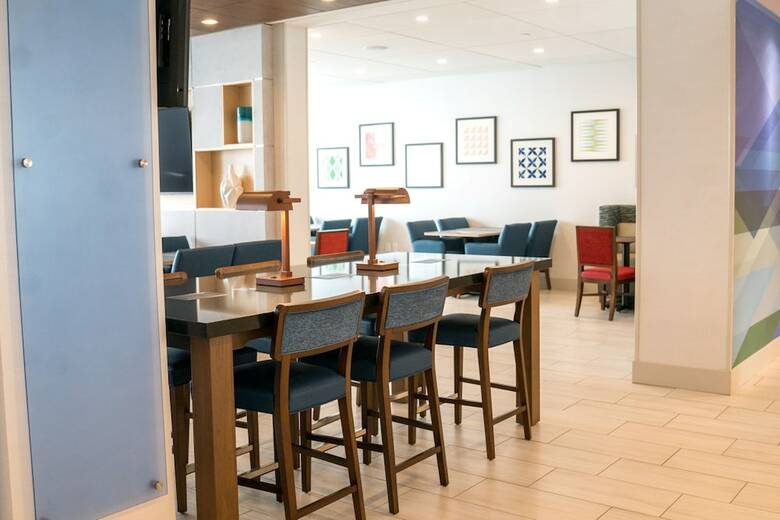 Hotel Holiday Inn Express & Suites Brandon