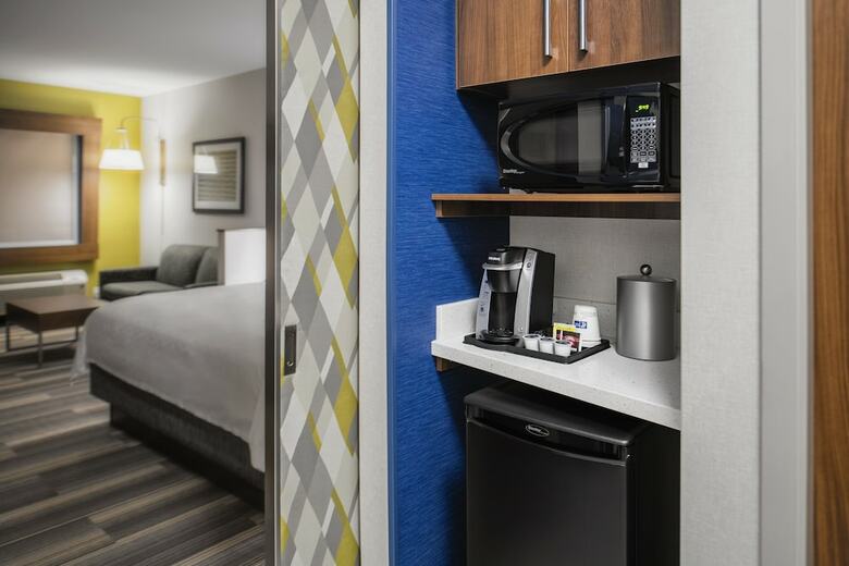 Hotel Holiday Inn Express & Suites Brandon