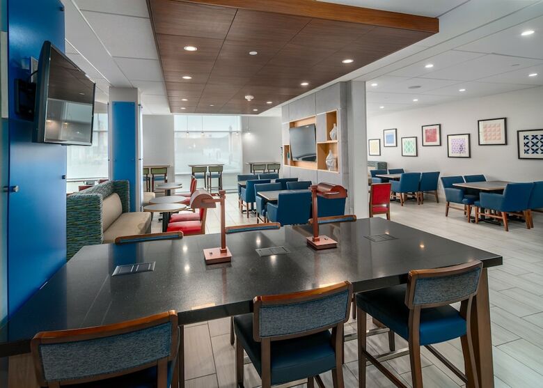Hotel Holiday Inn Express & Suites Brandon