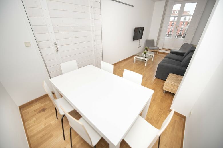 Apartamentos Espacios Blanco Plaza Mayor Con Vistas