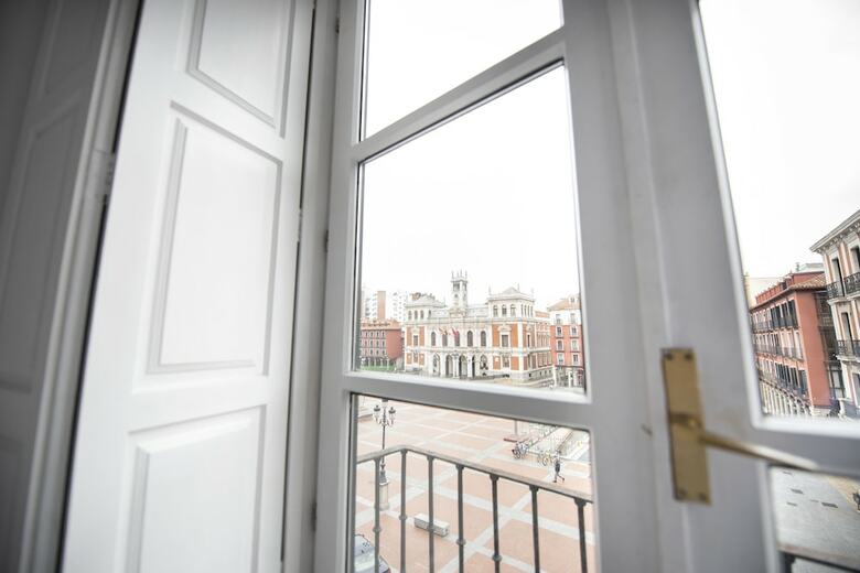 Apartamentos Espacios Blanco Plaza Mayor Con Vistas
