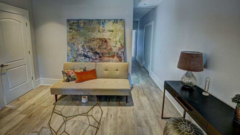 9 Bedroom, South Mint Street