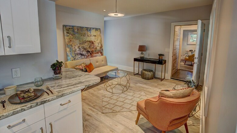 9 Bedroom, South Mint Street
