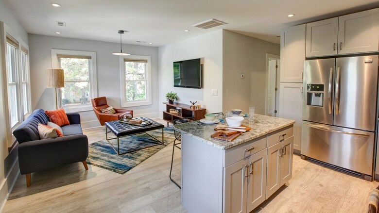 9 Bedroom, South Mint Street