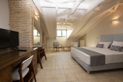 Hotel Golden Coast Boutique - Luxury Living