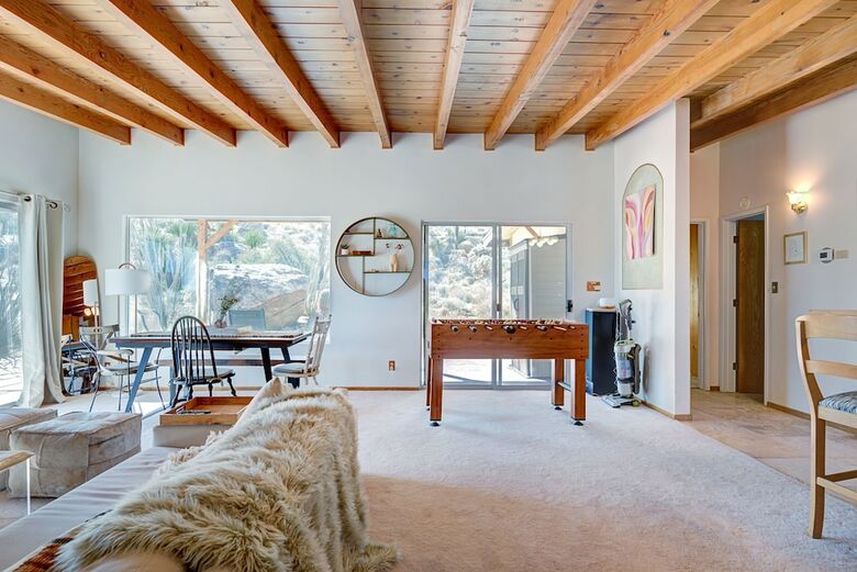 Classic 1960s Cottage On 10 Acres With Jacuzzi!