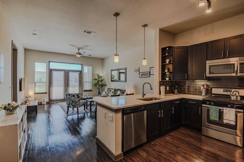 Brand New Modern Condo Pool Very Quiet & Safe