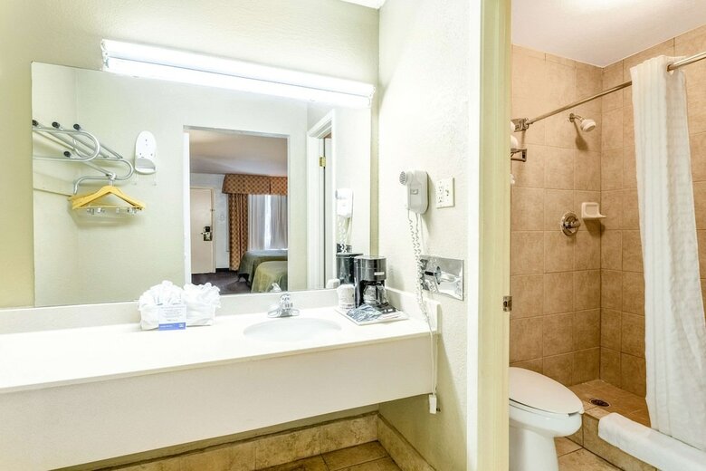 Motel Rodeway Inn & Suites