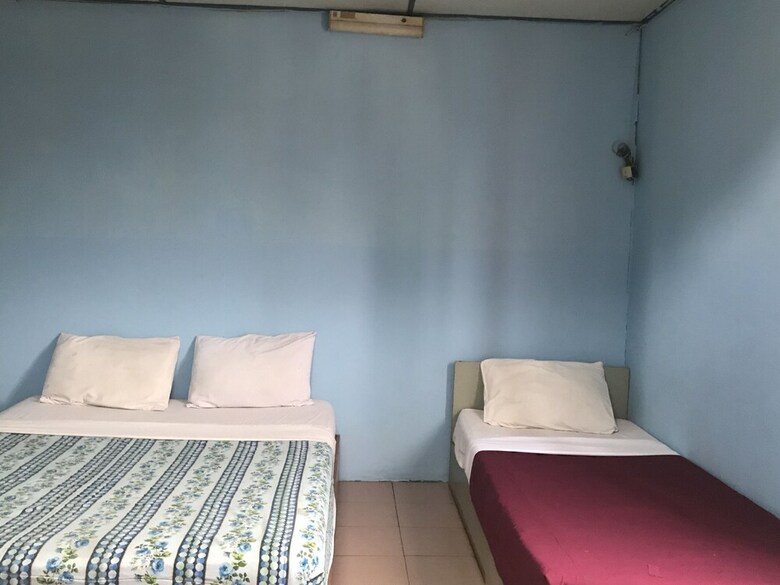 Spot On 89916 Gold Star Hotel