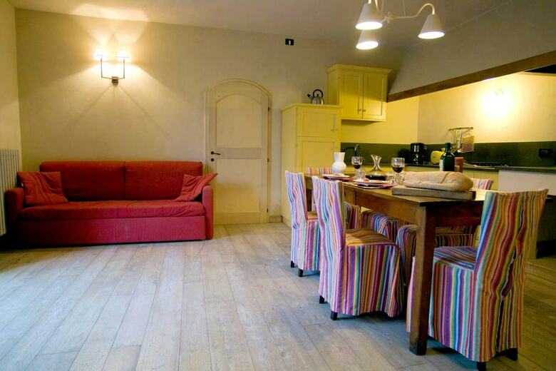Apartment With 2 Bedrooms In Castelfranco Piandisc�, With Pool Access And Wifi