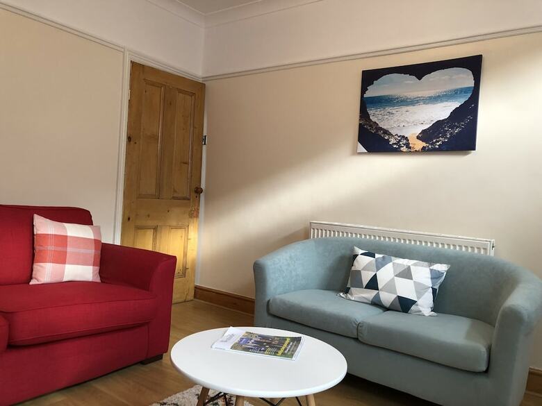 Lovely 3 Beds House 6 Guests King Beds