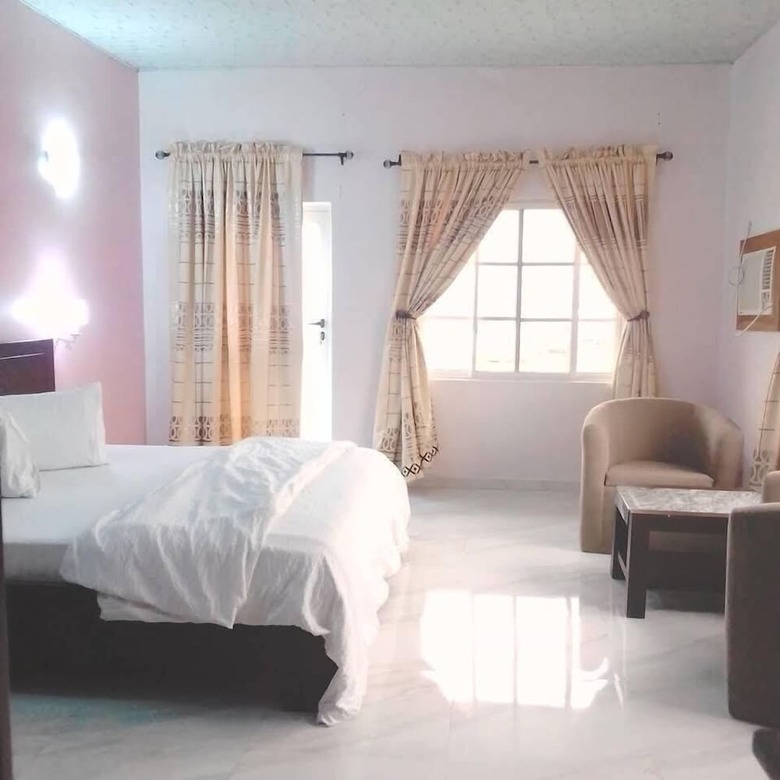 Carabana Hotel & Suites