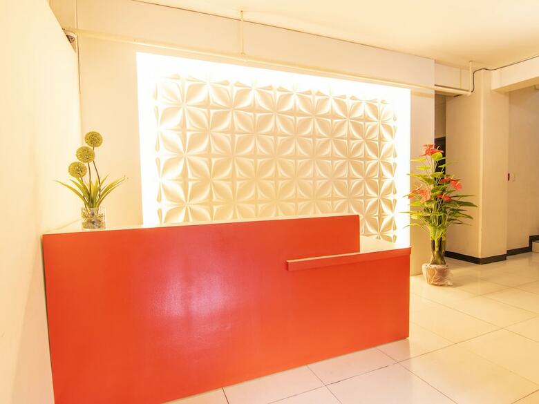 Hotel Oyo 578 Red Velvet Suites