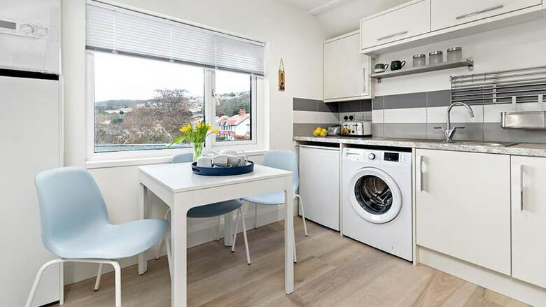 Gwylan Apartment In Penrhyn Bay, Modern And Beautifully Presented