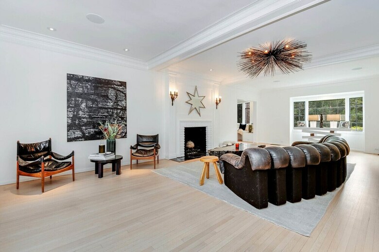 Pearl Of The Hollywood Hills
