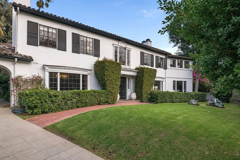 Pearl Of The Hollywood Hills