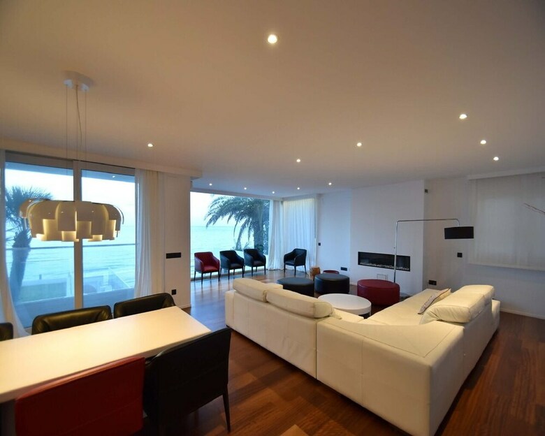 Villa Gaud� Vilanova House