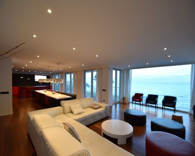 Villa Gaud� Vilanova House