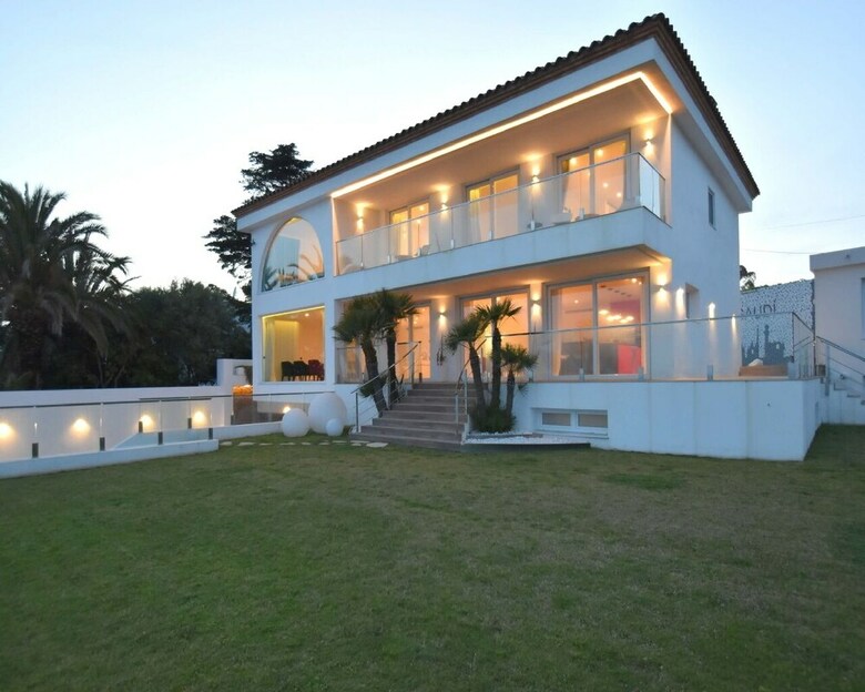 Villa Gaud� Vilanova House
