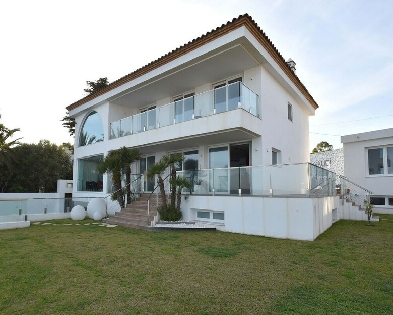 Villa Gaud� Vilanova House