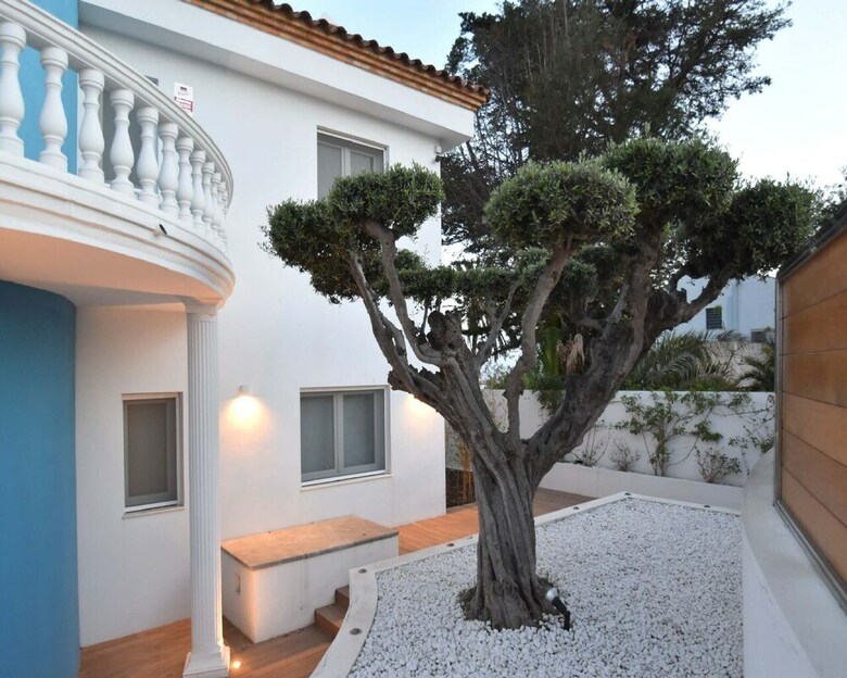 Villa Gaud� Vilanova House