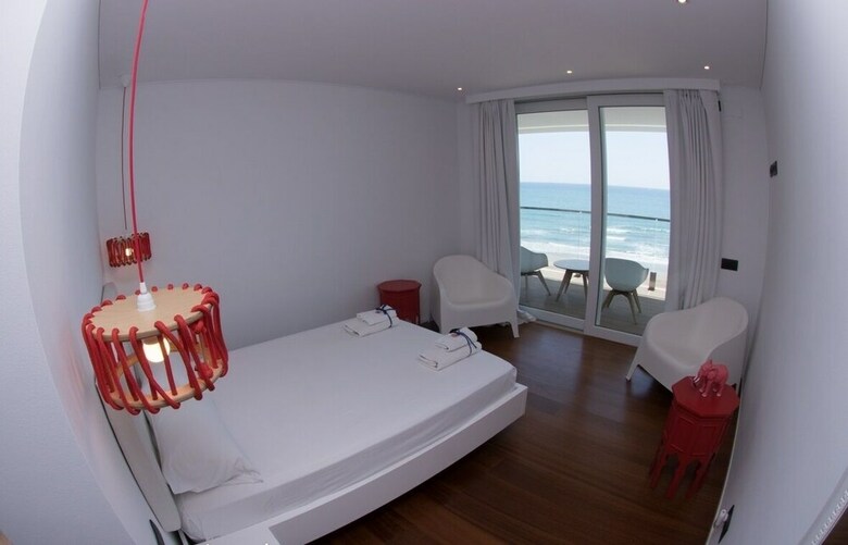 Villa Gaud� Vilanova House