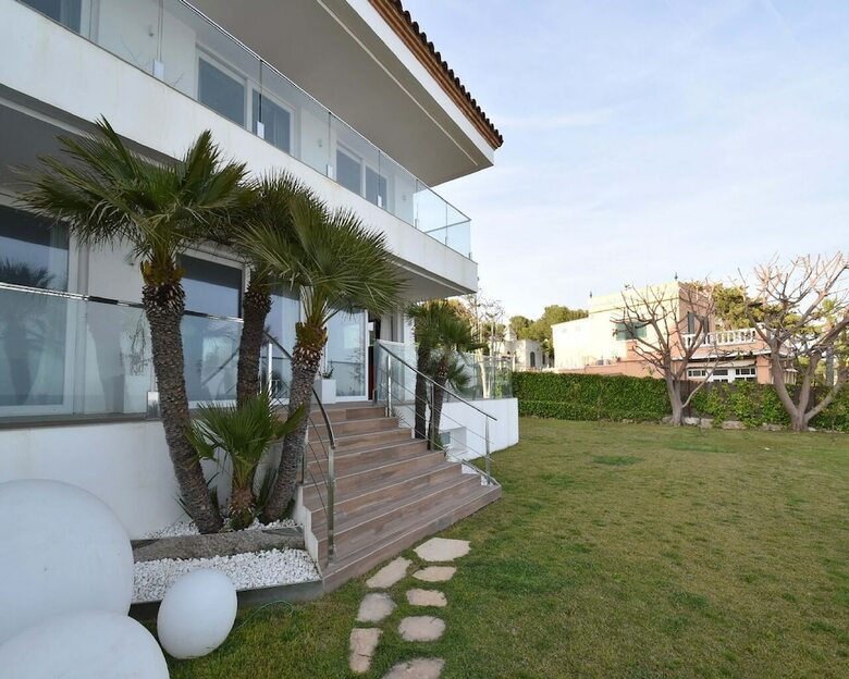 Villa Gaud� Vilanova House