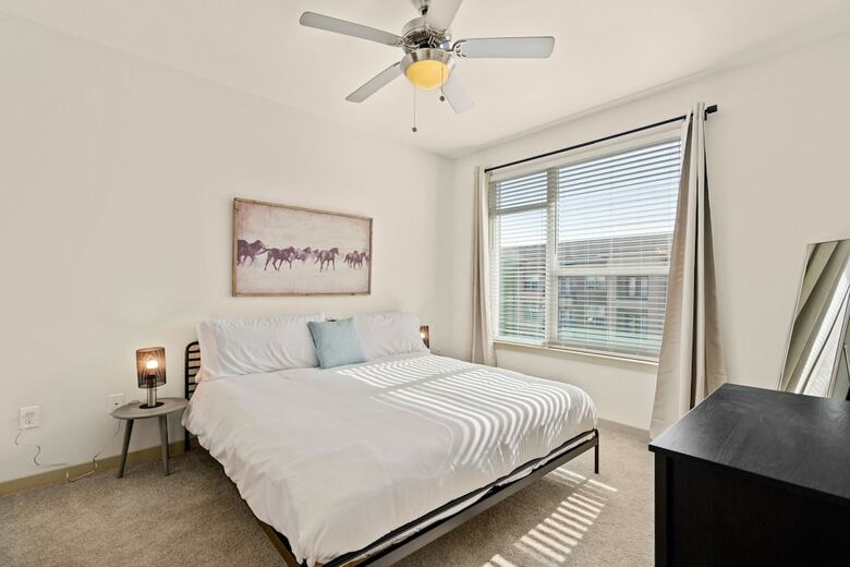 Kasa Dallas Medical District Apartments